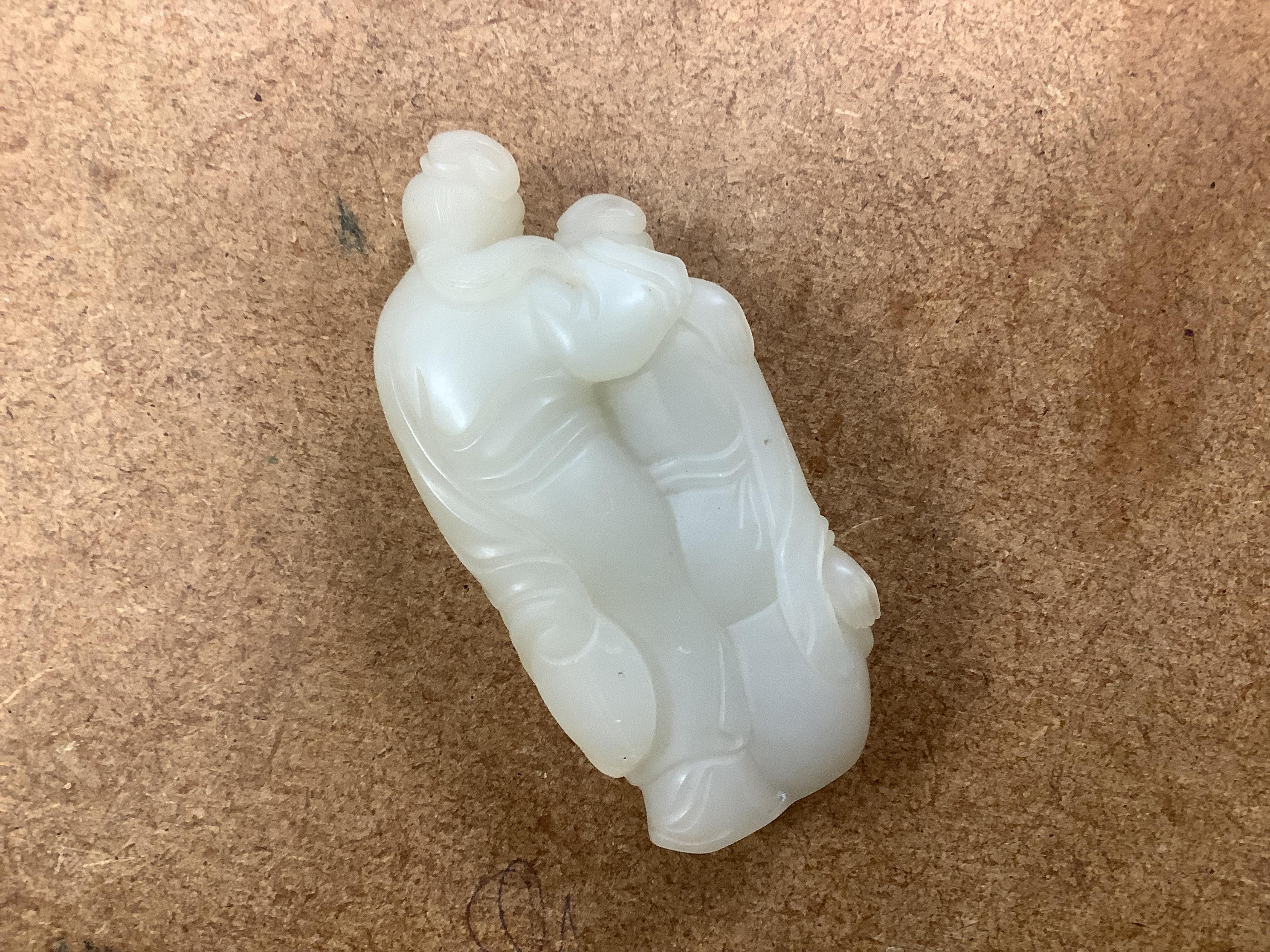 A Chinese simulated jade group of two sisters, 8.5cm